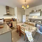 Pmr Avec Terrasse Au Coeur De Granville, Proche Et Port - Fr-1-361-508