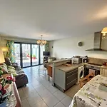 Pmr Avec Terrasse Au Coeur De Granville, Proche Et Port - Fr-1-361-508 Granville