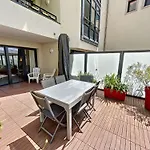 Pmr Avec Terrasse Au Coeur De Granville, Proche Et Port - Fr-1-361-508 *