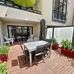 Pmr Avec Terrasse Au Coeur De Granville, Proche Et Port - Fr-1-361-508 * Granville