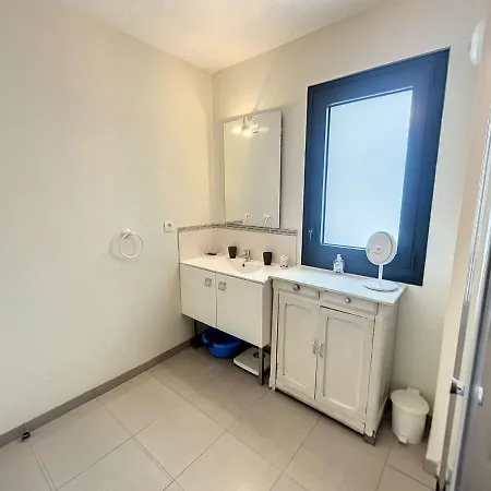 Διαμέρισμα Pmr Avec Terrasse Au Coeur De Granville, Proche Et Port - Fr-1-361-508 *