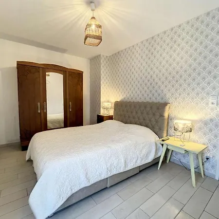 Pmr Avec Terrasse Au Coeur De Granville, Proche Et Port - Fr-1-361-508 Apartman *