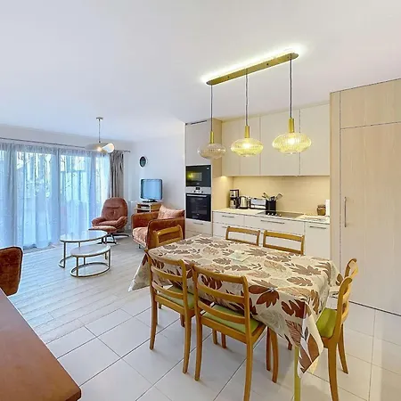 Pmr Avec Terrasse Au Coeur De Granville, Proche Et Port - Fr-1-361-508 Granville