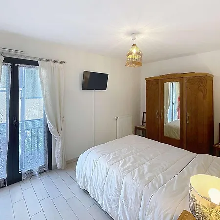 Pmr Avec Terrasse Au Coeur De Granville, Proche Et Port - Fr-1-361-508 * Granville