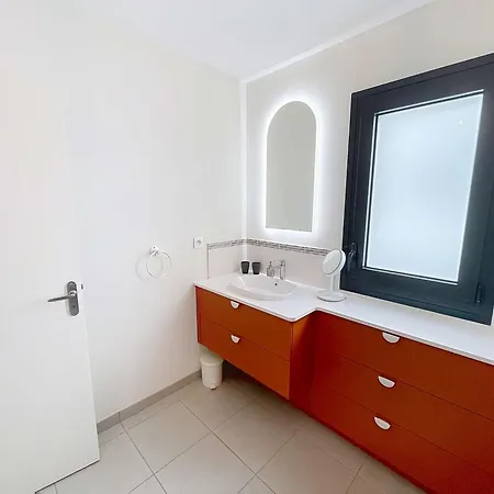 Apartmán Pmr Avec Terrasse Au Coeur De Granville, Proche Et Port - Fr-1-361-508 Granville