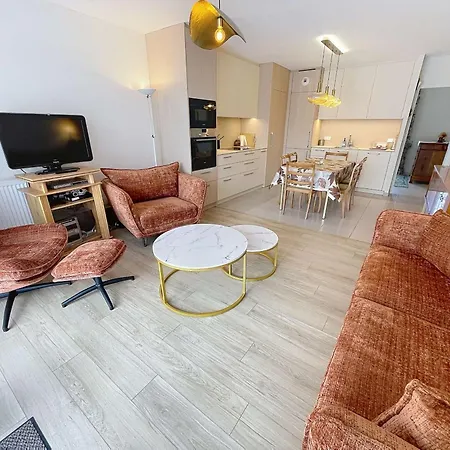 Pmr Avec Terrasse Au Coeur De Granville, Proche Et Port - Fr-1-361-508 Apartmán