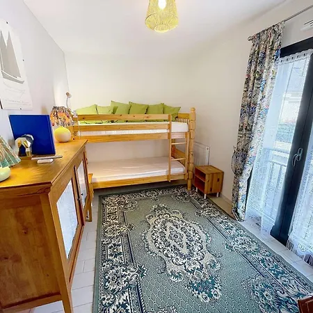 Pmr Avec Terrasse Au Coeur De Granville, Proche Et Port - Fr-1-361-508 *