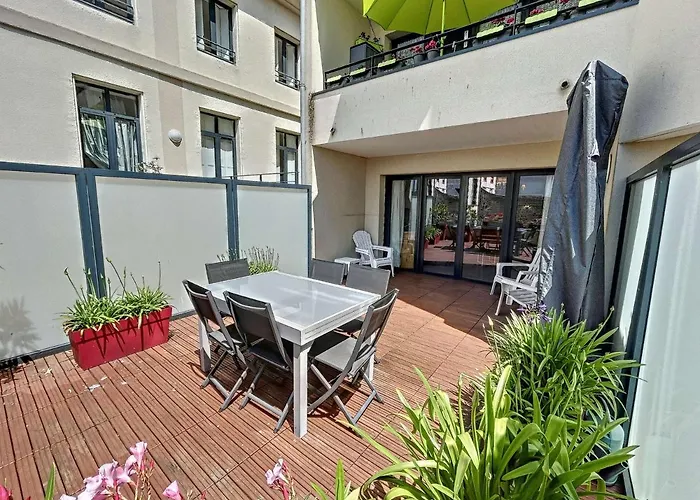 Pmr Avec Terrasse Au Cœur De Granville, Proche Et Port - Fr-1-361-508 Granville