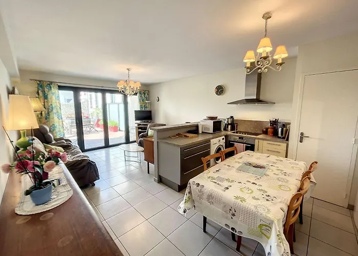 Apartman Pmr Avec Terrasse Au Coeur De Granville, Proche Et Port - Fr-1-361-508 Granville