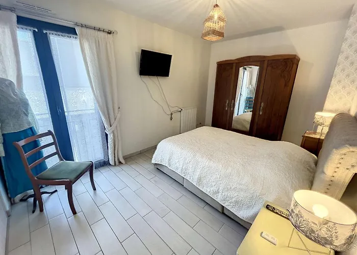 Apartman Pmr Avec Terrasse Au Coeur De Granville, Proche Et Port - Fr-1-361-508