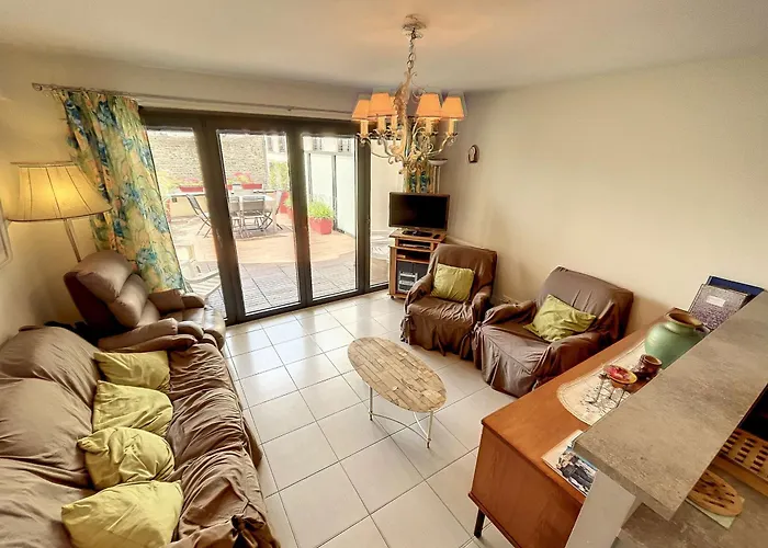 Pmr Avec Terrasse Au Cœur De Granville, Proche Et Port - Fr-1-361-508 Appartement *